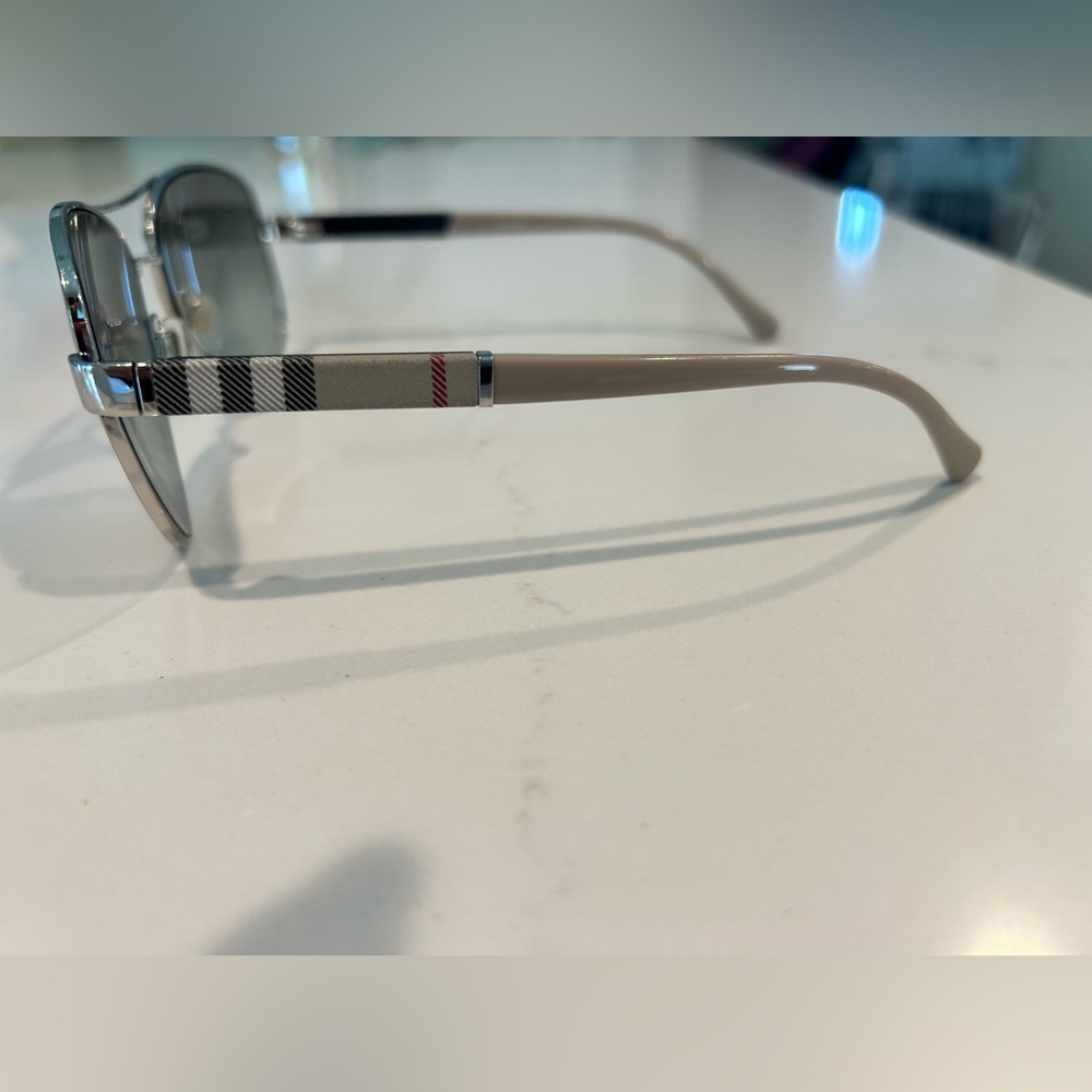 Burberry pilot style sunglasses